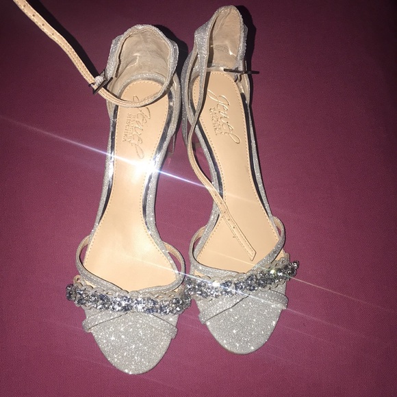 New Jewel by Badgley Mischka Giona Block Heels - Picture 3 of 16